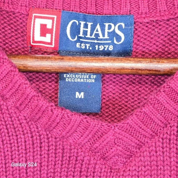 Chaps Mens Sweater Vest V Neck Magenta Size M Embroidered Logo Pullover - Picture 3 of 4